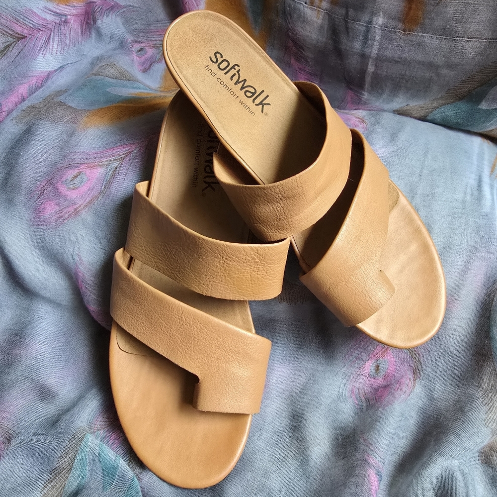 SoftWalk sz 12 Wide Cairo Nude Tan Genuine Leather Flat Comfort Sandals